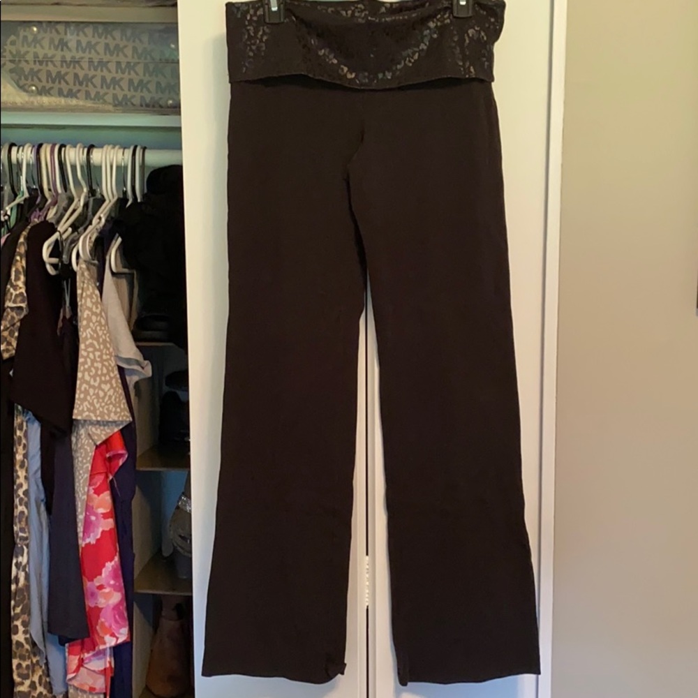 Pink Victoria’s Secret yoga pants